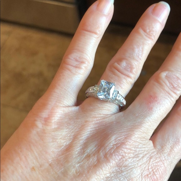 ⬇️HP🎊 Sterling Silver Clear Emerald Cut CZ Ring - Picture 2 of 8